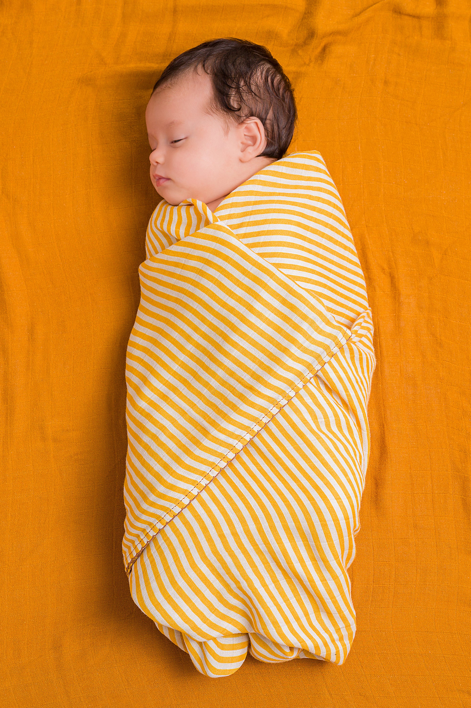 DockATot Swaddle - Golden Stripe / Pumpkin Spice